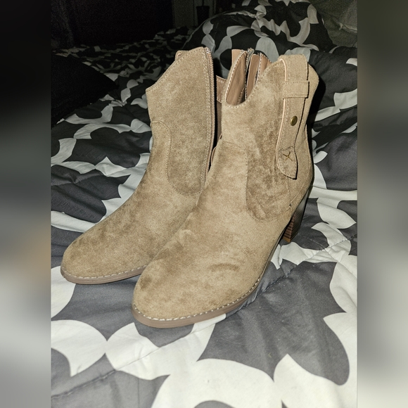 Boots - Picture 1 of 2